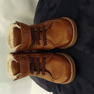 Old Navy toddler Sherpa lined boots